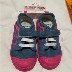 Skidders Velcroe NWT Kids Girls Shoes - Blue and Pink Size 8